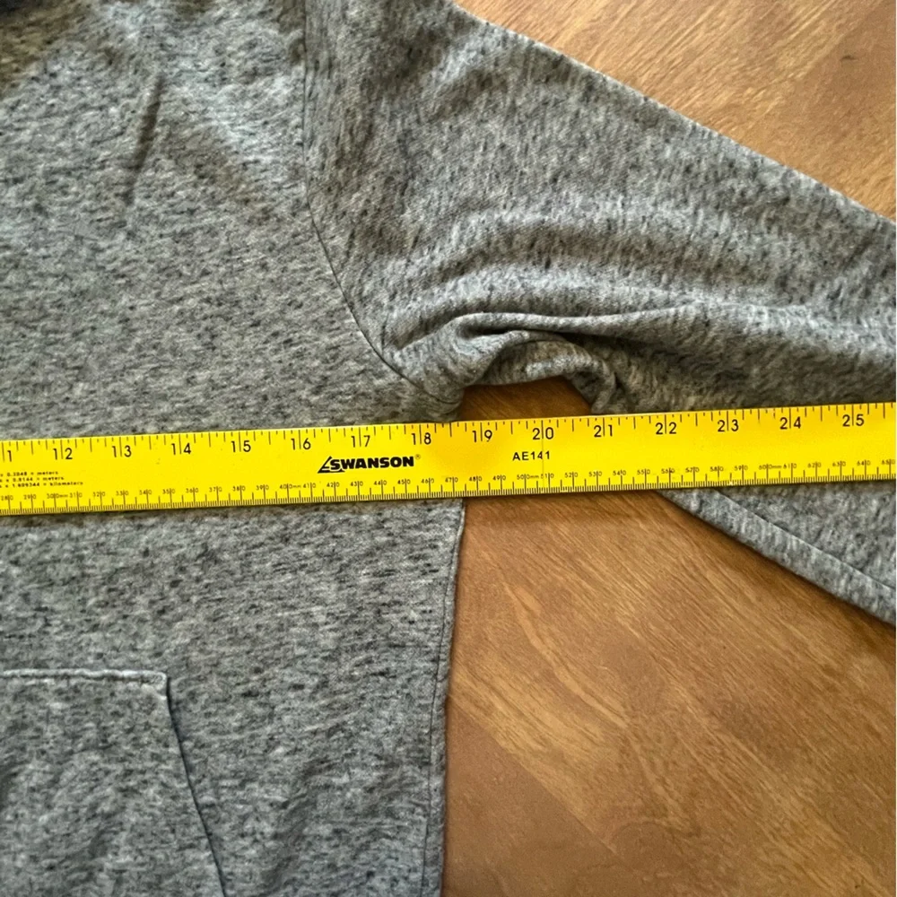 Old Navy Gray Sweatshirt – XL (Kids)